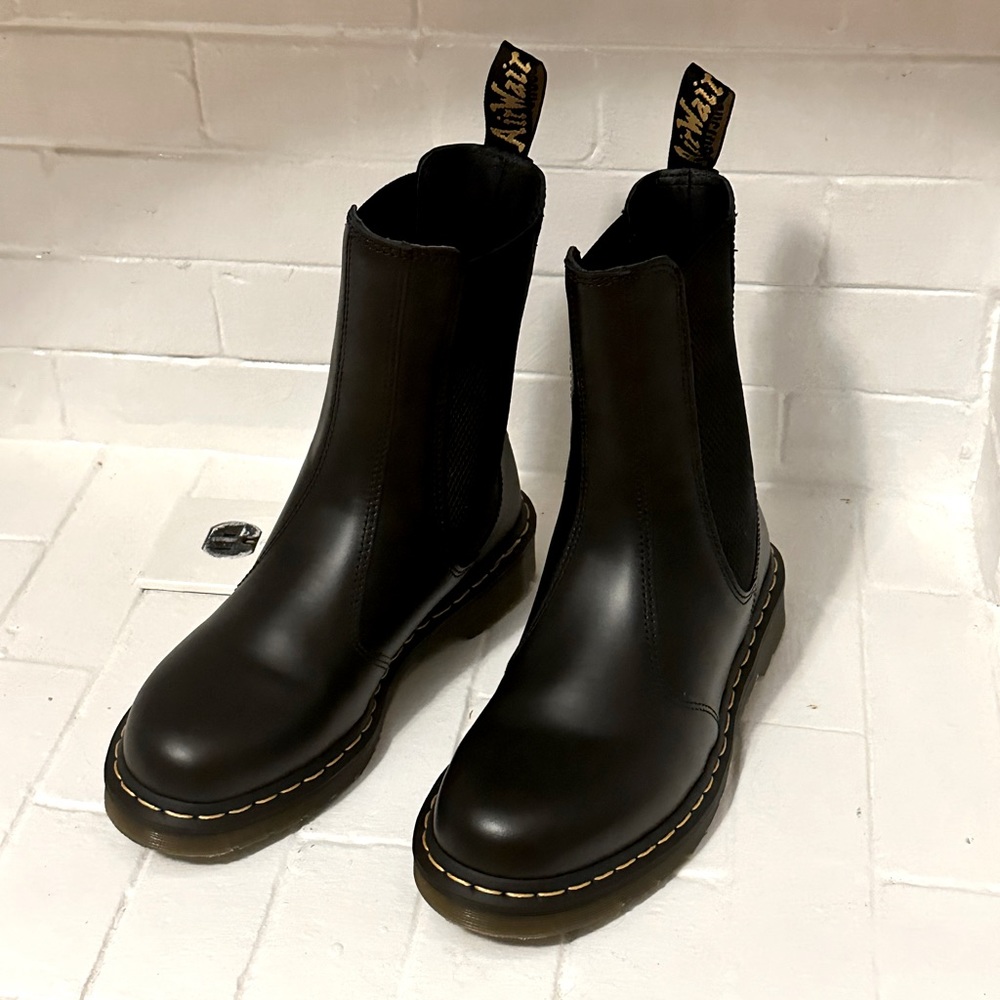 Dr. Martens NWT Chelsea Boot 2976 HI, size 9